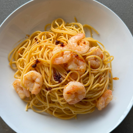 4 Ingredients Garlic Prawn Pasta With Sunghue Chilli Oil